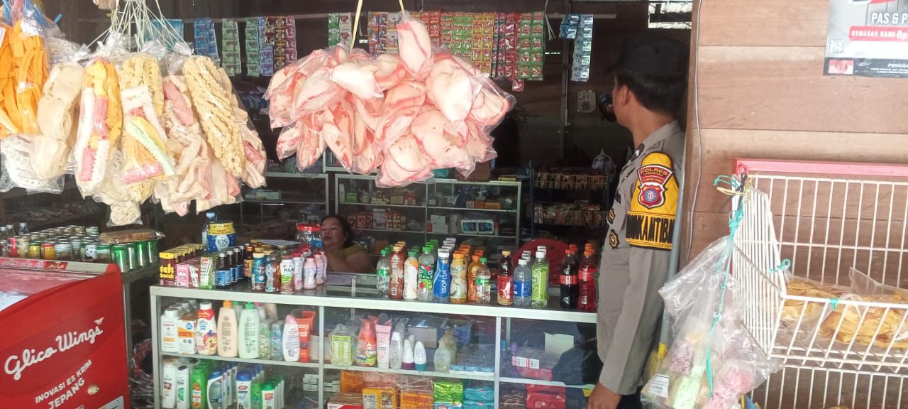 Piket Polsek Lamandau Silaturahmi Ke Pedagang