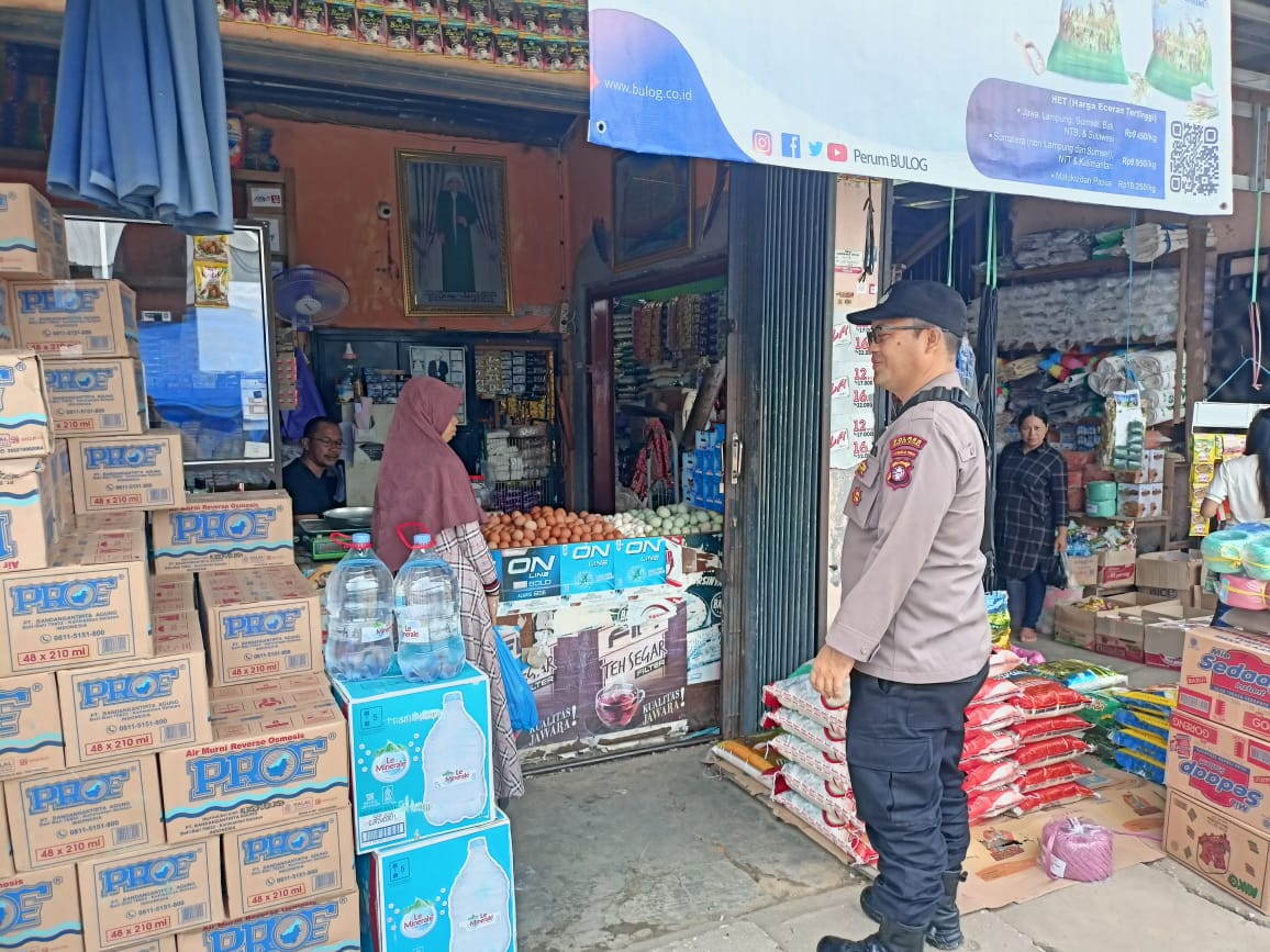 Cek Harga Bahan Komoditas, Polsek Teweh Tengah Cek Harga Sembako di Pasar