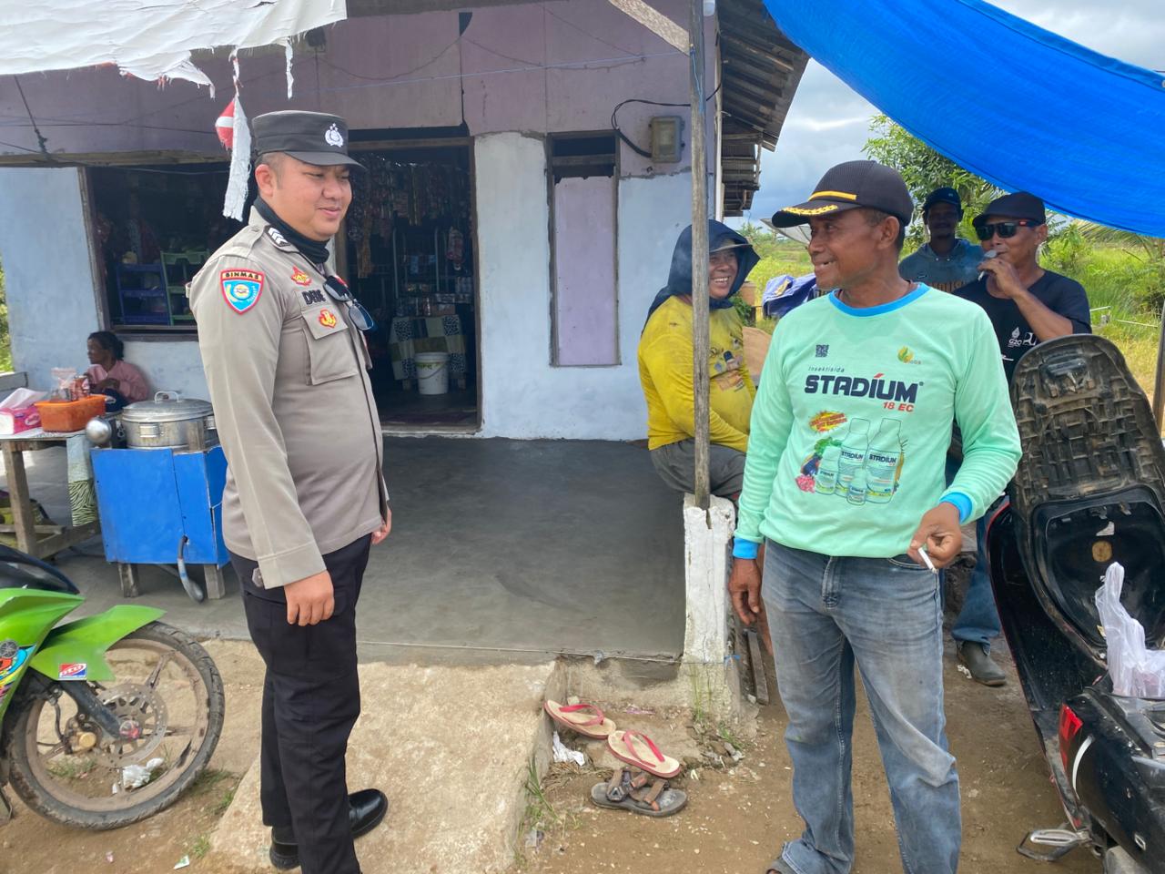 Harkamtibmas , Personil Polsek Katingan Kuala Sambang masyarakat