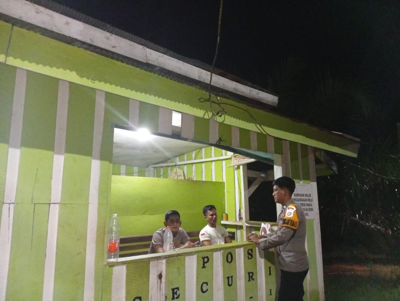 Personil Polsek Lamandau Patroli dan Sambang Pos Satpam Perusahaan