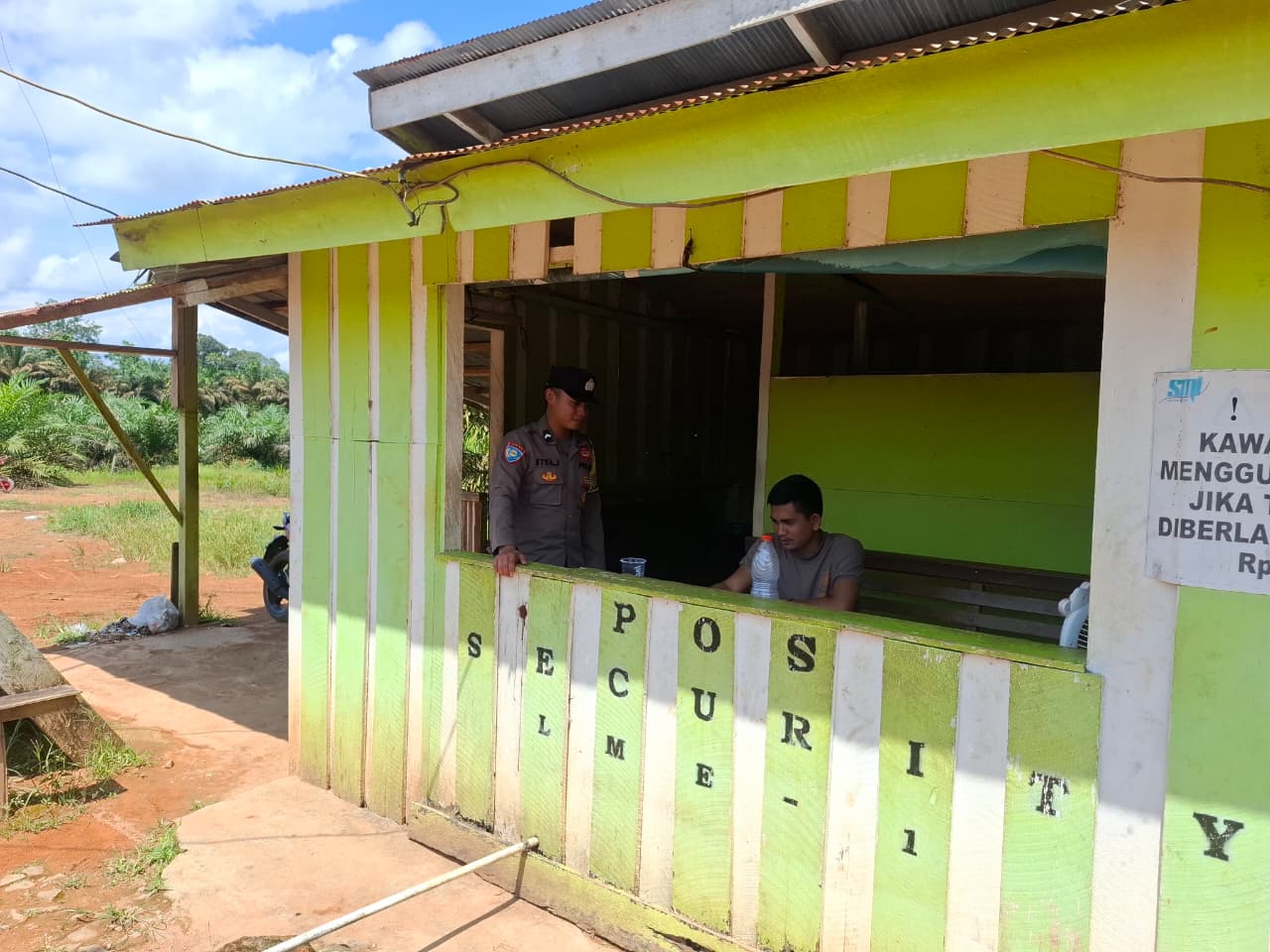 Personil Polsek Lamandau Patroli dan Sambang Pos Satpam Perusahaan