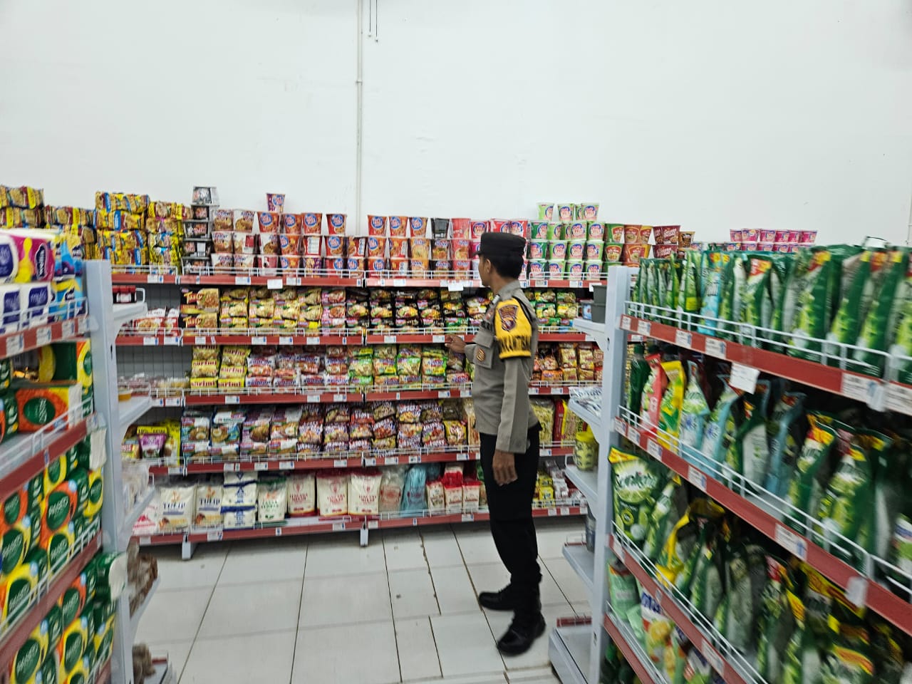 Personil Piket Patroli di Wilkum Polsek Sematu Jaya