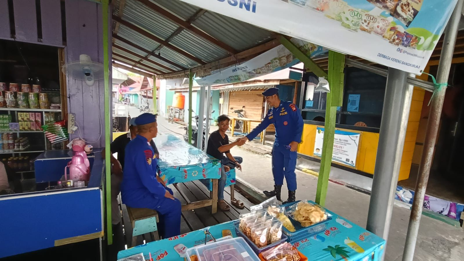 Sambangi Warga Desa binaan Personel Ditpolairud polda kalteng Berikan Imbauan Kamtibmas