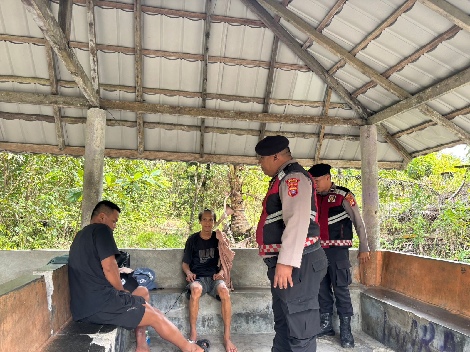 Memberikan Rasa aman pada warga Dengan Menggelar Patroli Rutin, Polsek Marikit Tumbuhkan Kepercayaan Ditengah Masyarakat.