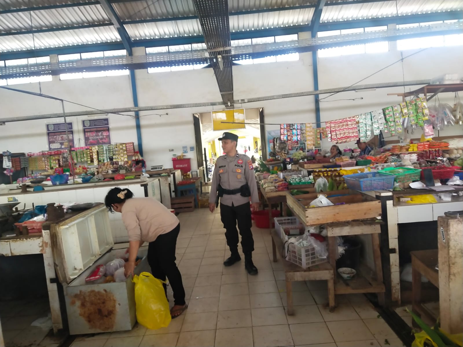 Piket Polsek laksanakan Patroli di Pasar di Wilkum Polsek Bulik