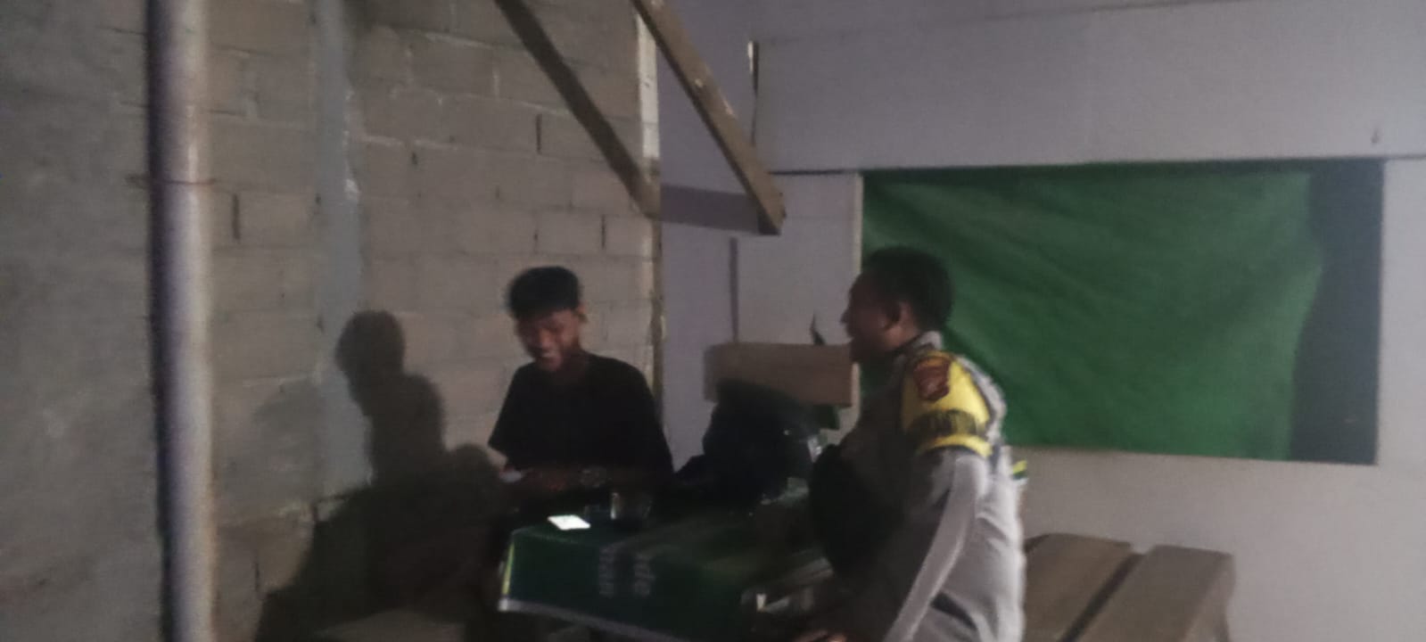 Piket Polsek lamandau melaksanakan Silaturahmi ke masyarakat