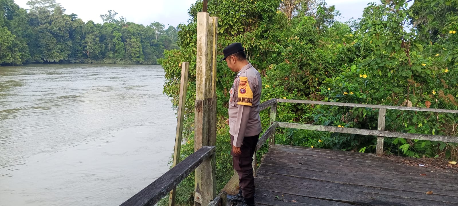Piket Polsek Cek Debit Air Sungai Lamandau