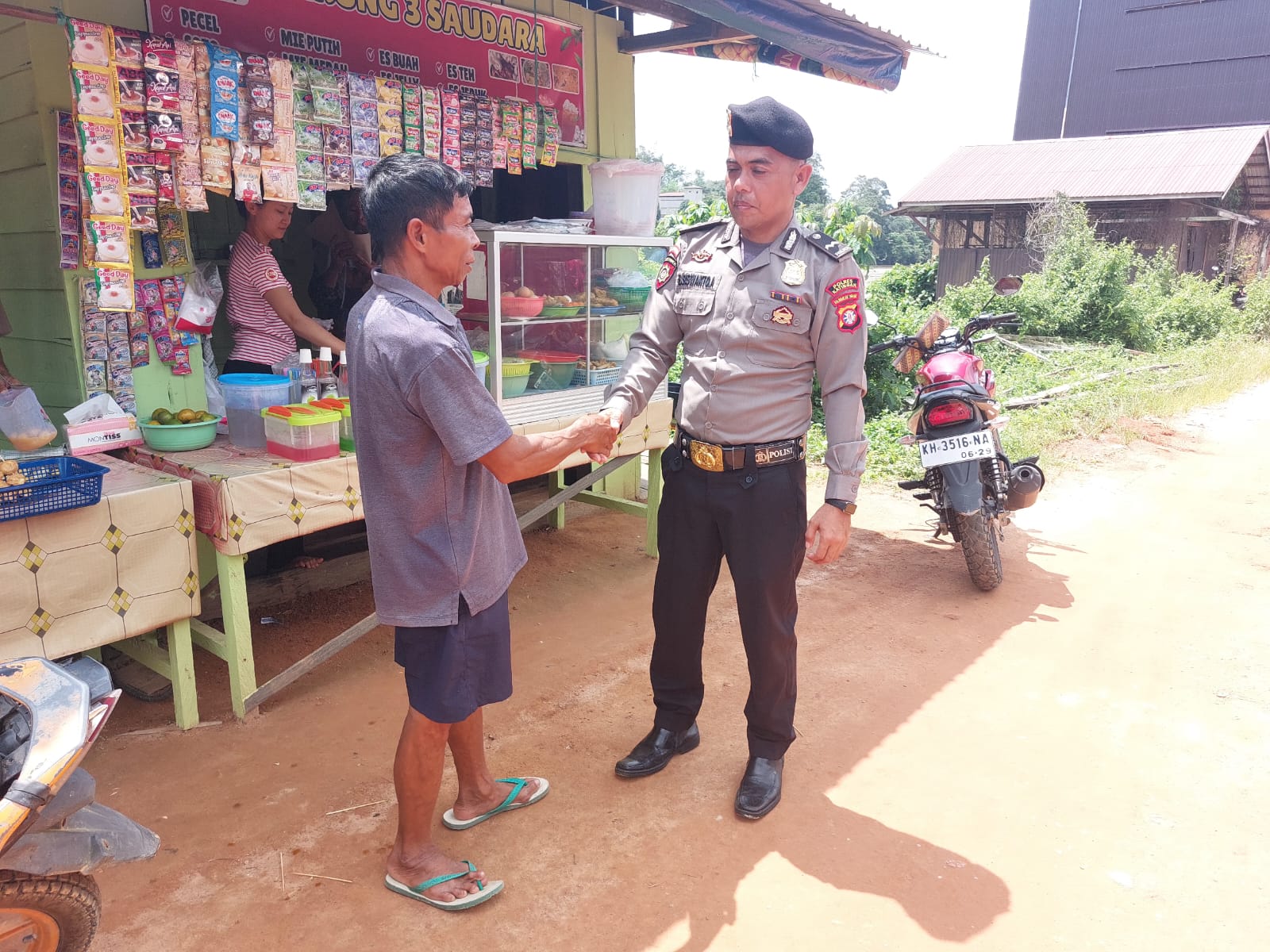 Cooling System Piket dan Bhabinkamtibmas Polsek Marikit Sambang dan Sosialisasi untuk Wujudkan Situasi Kondusif di Kec Marikit.