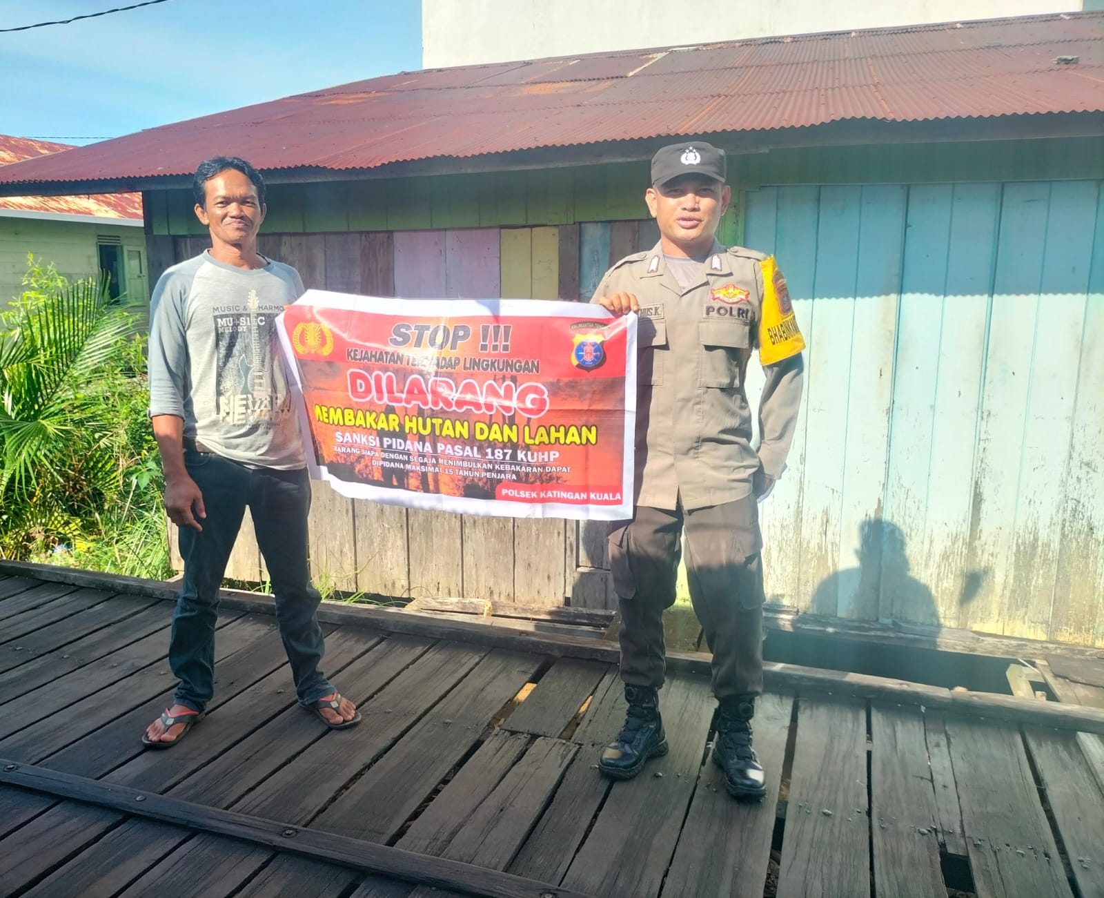 Bhabinkamtibmas Desa Kampung Tengah Sampaikan Himbauan tentang Karhutla Kepada petani