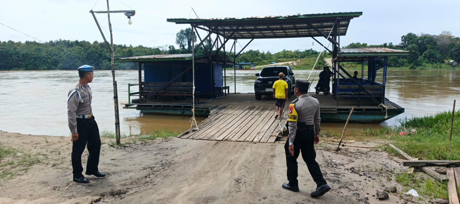 Patroli Dialogis, Polsek Tewang Sangalang Garing dan Pulau Malan Sampaikan Imbauan Kepada Warga.