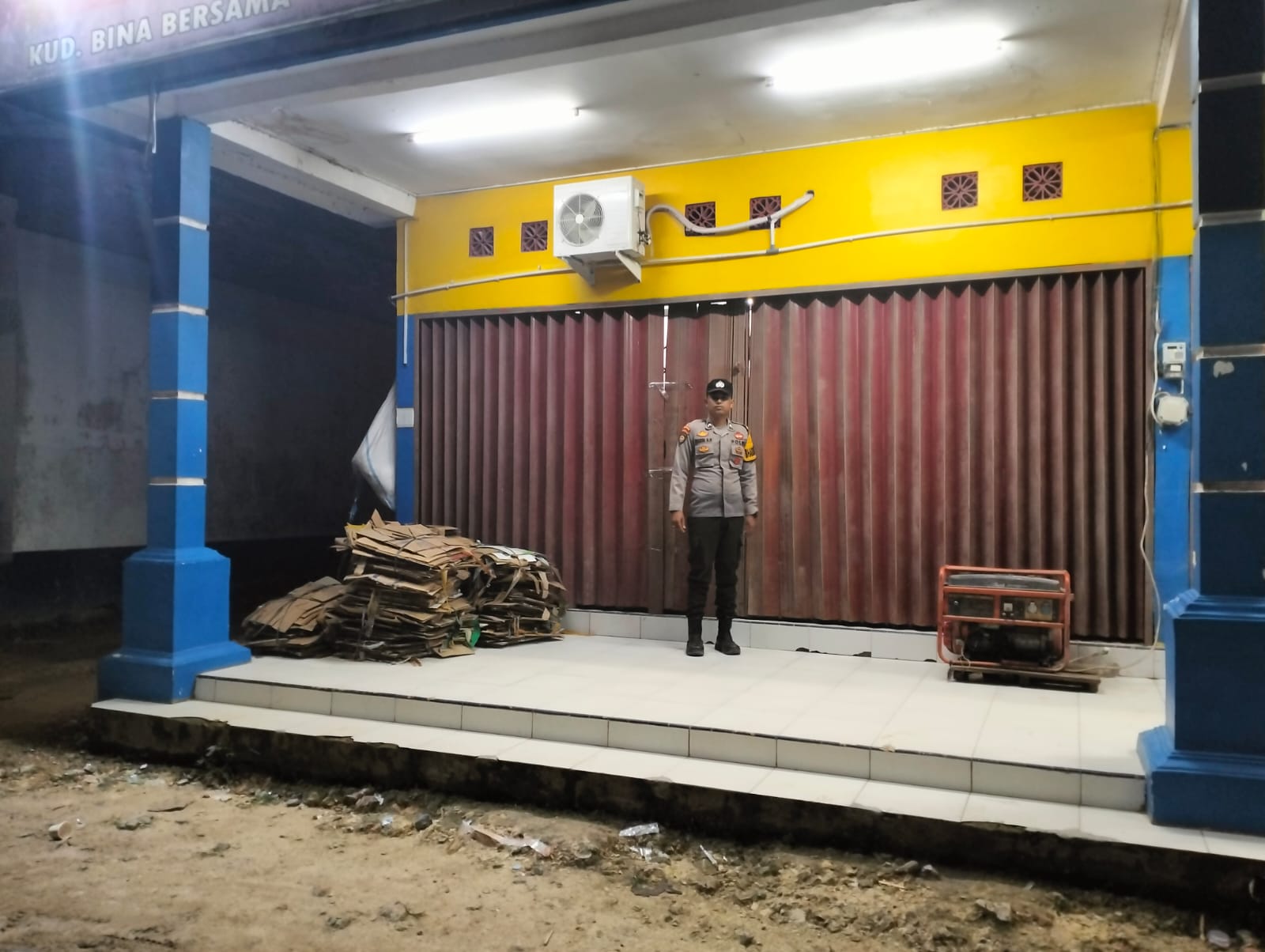 Piket Polsek Patroli kepertokoan diwilkum Polsek Sematu Jaya