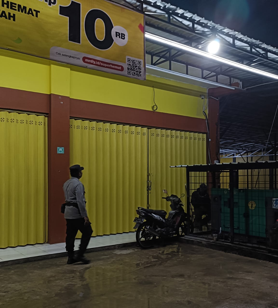 Personil Piket Polsek Bulik Laksanakan Patroli Pertokoan