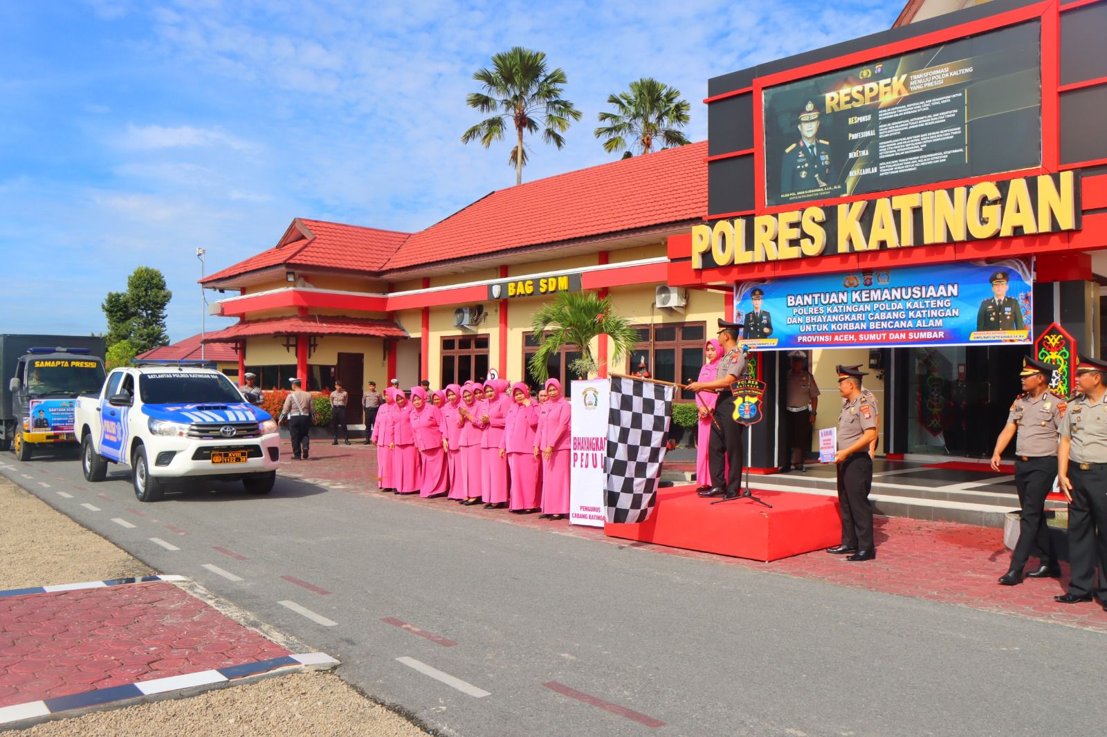 Polres Katingan Berangkatkan Bantuan Kemanusiaan untuk Korban Bencana di Sumatera