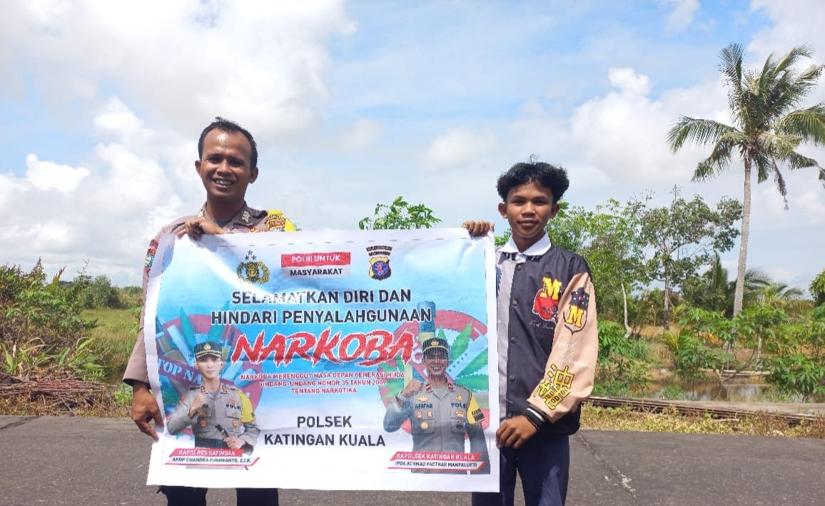 Sampaikan pesan Kamtibmas, Bhabinkamtibmas Polsek Katingan Kuala sambangi Warga.