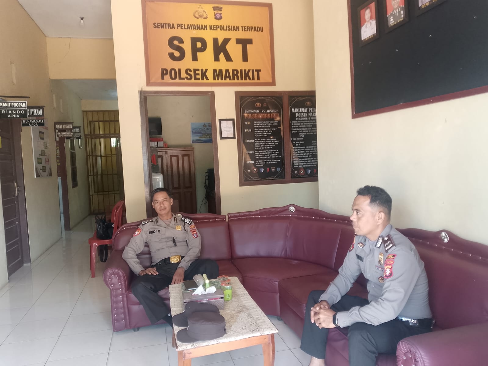 Personil Polsek Marikit melaksanakan penjagaan Mako pada siang hari.