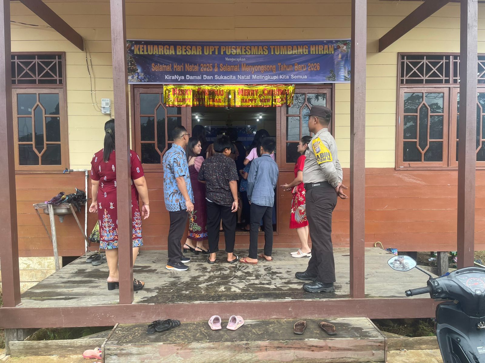 Sambangi Rumah Ibadah Patroli dan Pengamanan tempat Perayaan Ibadah Natal Uptd Puskesmas Tumbang Hiran diwilayah Kec Marikit, Kab. Katingan