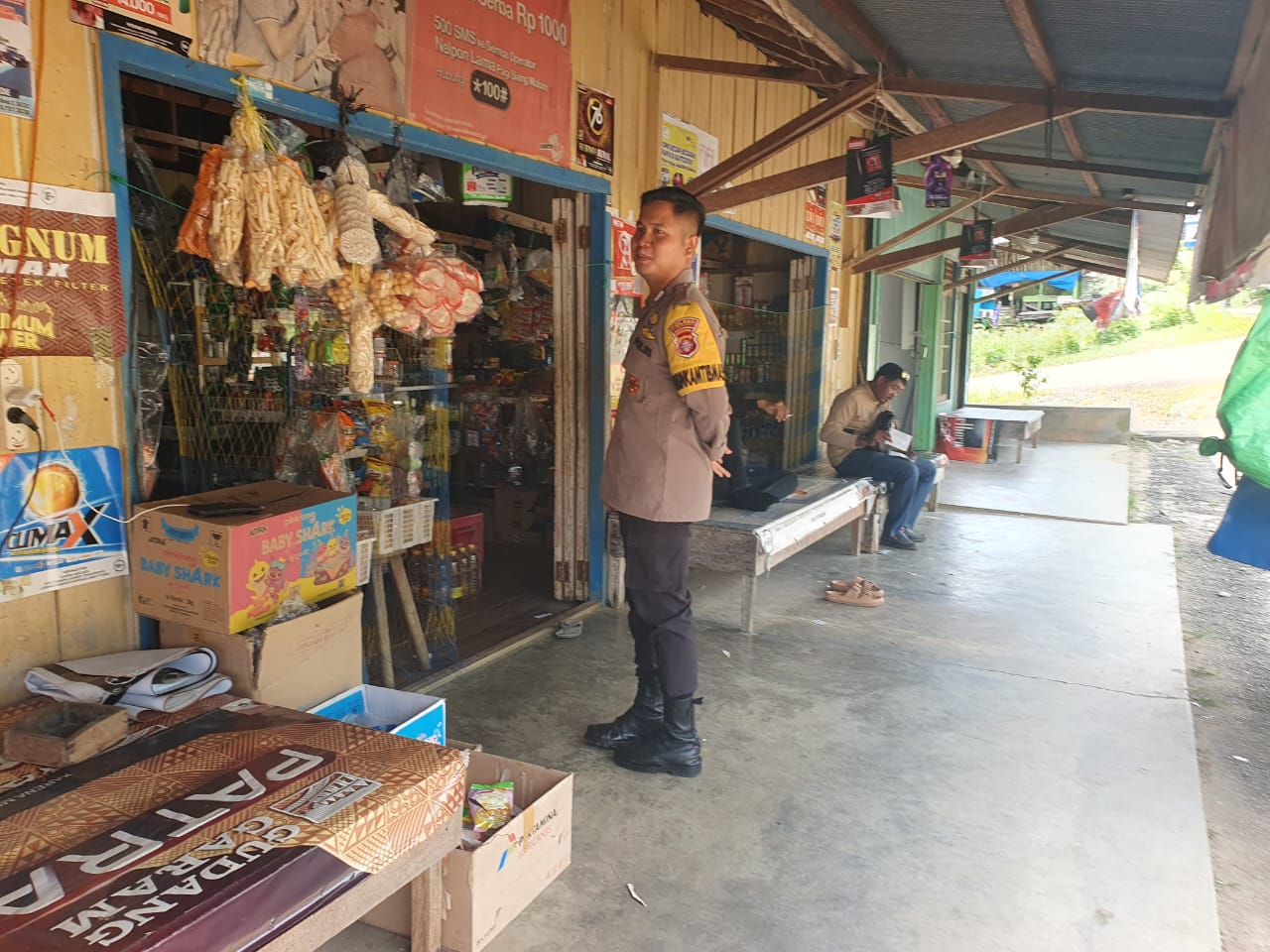 Piket Polsek Delang Silaturahmi Ke Masyarakat