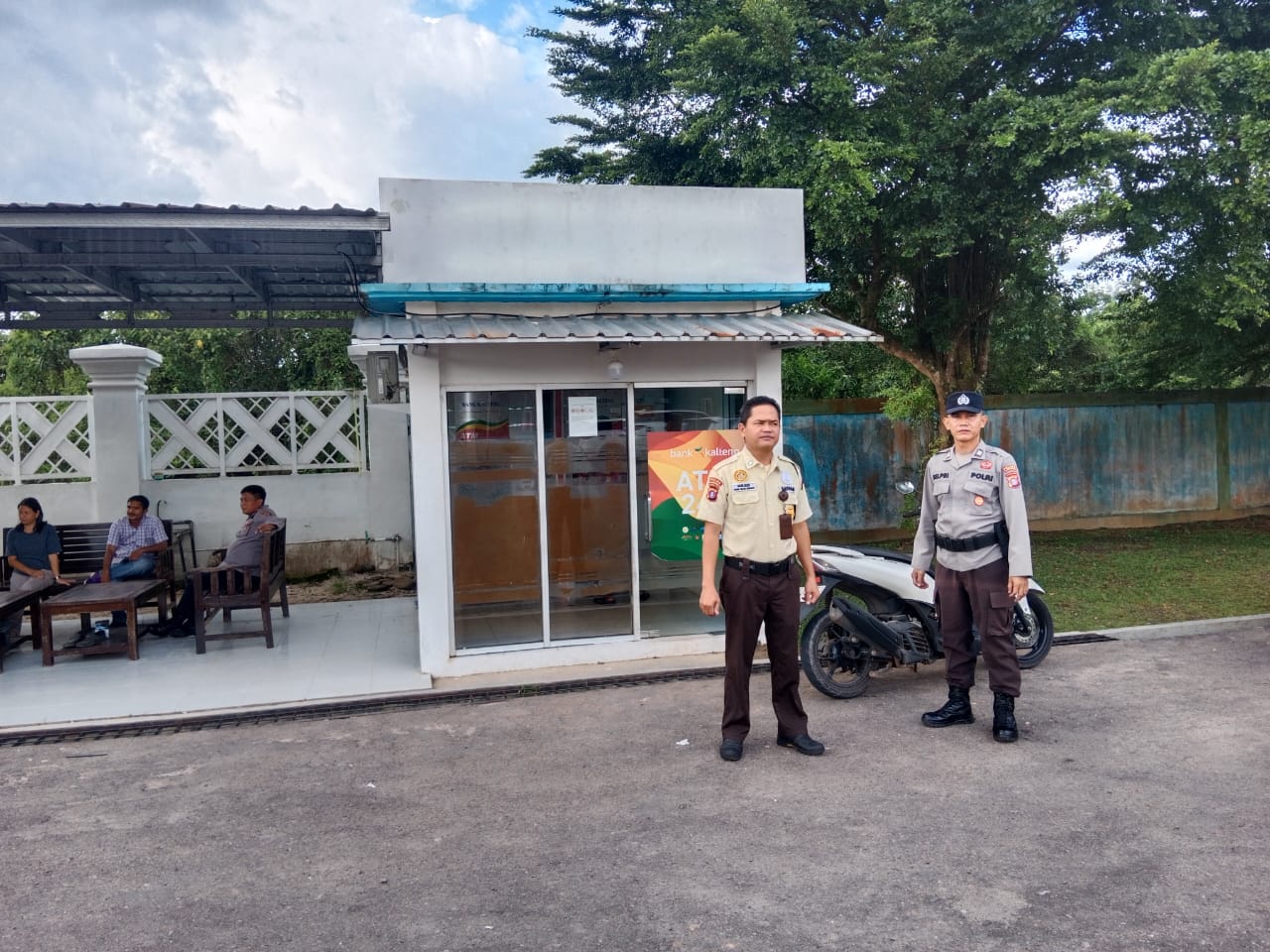 Polsek Bulik Patroli Sambangi Satpam Bank