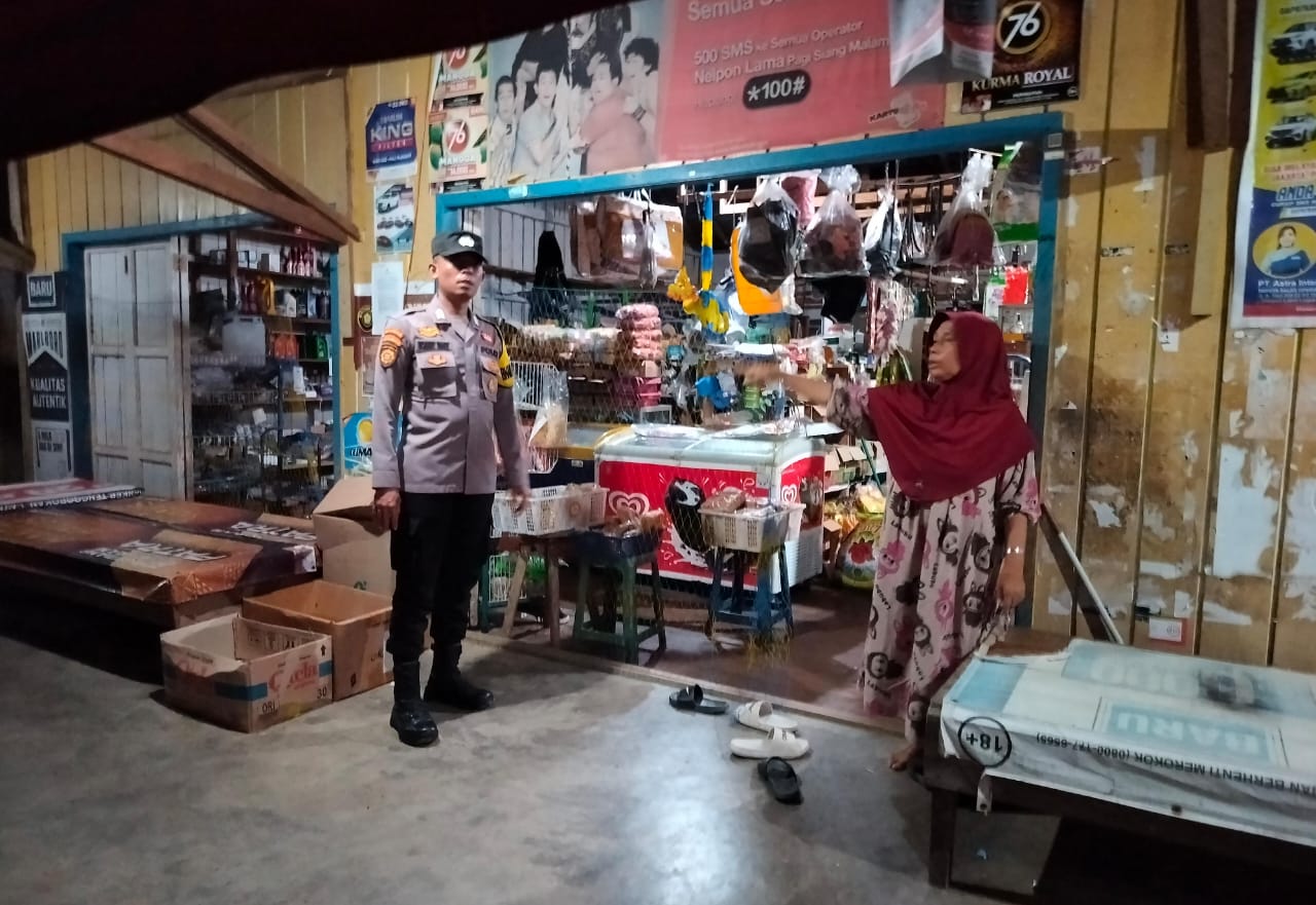 Piket Polsek laksanakan Patroli di Pasar di Wilkum Polsek Delang