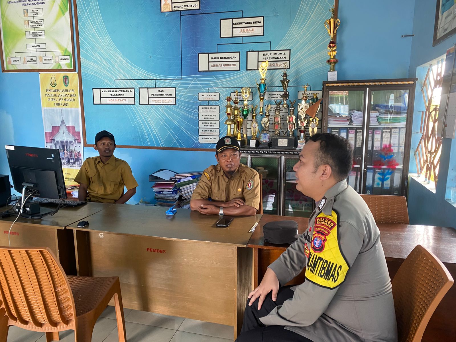 Harkamtibmas, Personil Polsek Katingan Kuala Sambang masyarakat