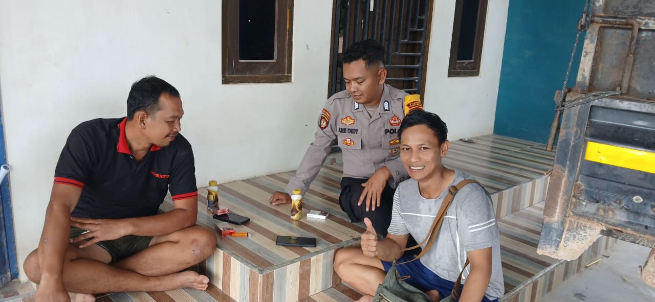 Personel Polsek lamandau melaksanakan sambang kerumah warga