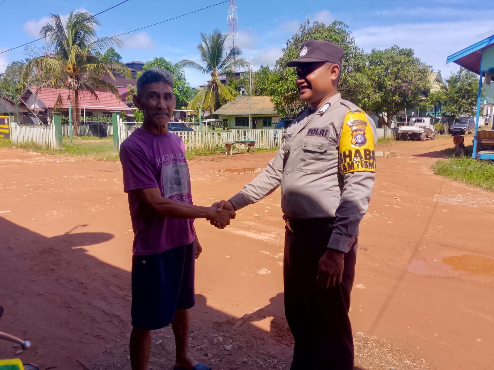Cooling System Piket Polsek Marikit Sambang warga binaandi Kec Marikit.
