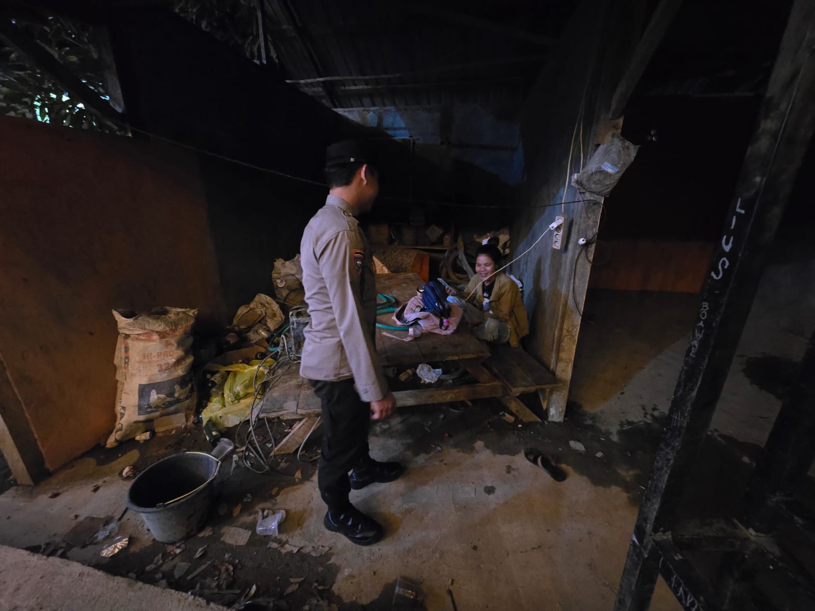 Personel Polsek lamandau melaksanakan sambang kerumah warga