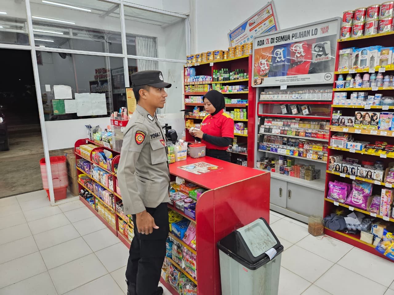 Piket Polsek Patroli kepertokoan diwilkum Polsek Sematu Jaya