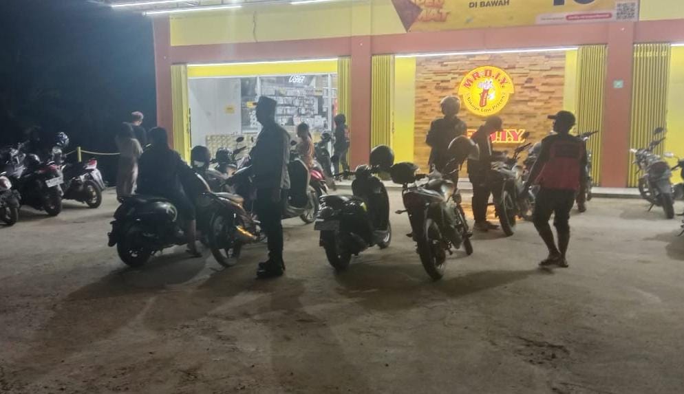 Personil Piket Polsek Bulik Laksanakan Patroli Pertokoan
