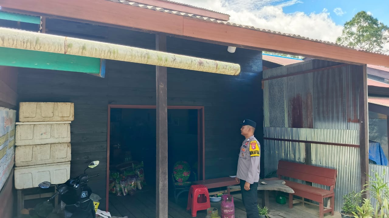 Bhabinkamtibmas Polsek Delang melaksanakan Silaturahmi ke warga masyarakat