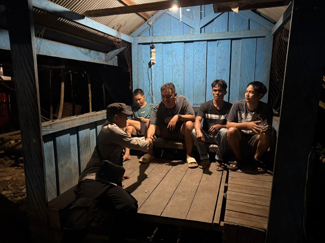 Polsek Montallat Laksanakan Patroli Malam Untuk Ciptakan Keamanan Dan Ketertiban Masyarakat