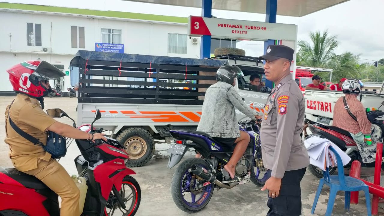 Hindari Ketidakstabilan Situasi di SPBU, Polsek Teweh Tengah Laksanakan Patroli Ke SPBU di Wilayah Hukum Teweh Tengah