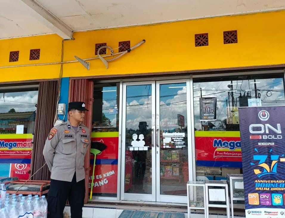 Piket Polsek Patroli kepertokoan diwilkum Polsek Sematu Jaya