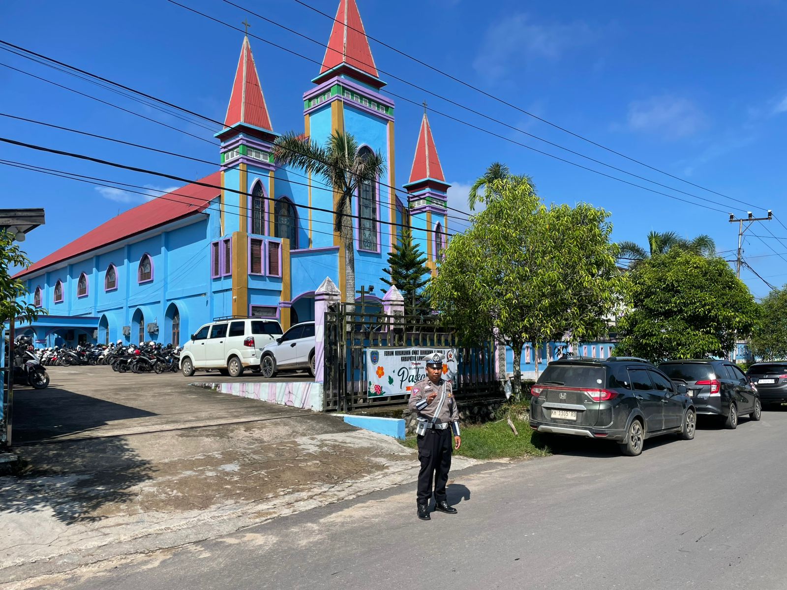 Satlantas Polres Lamandau Lakukan Pengaturan di Depan Gereja GBI Victory