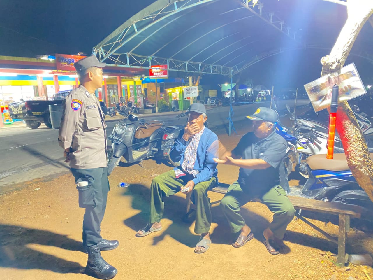 Personil Polsek Sematu Jaya laksanakan Patroli diwilkum Polsek Sematu Jaya