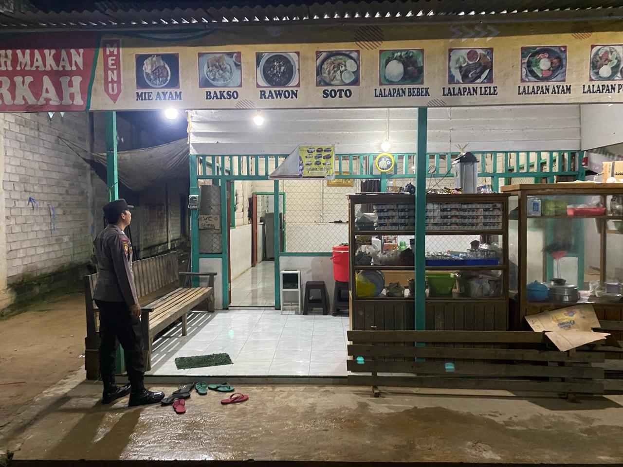 Piket Polsek laksanakan Patroli di Pasar di Wilkum Polsek Delang