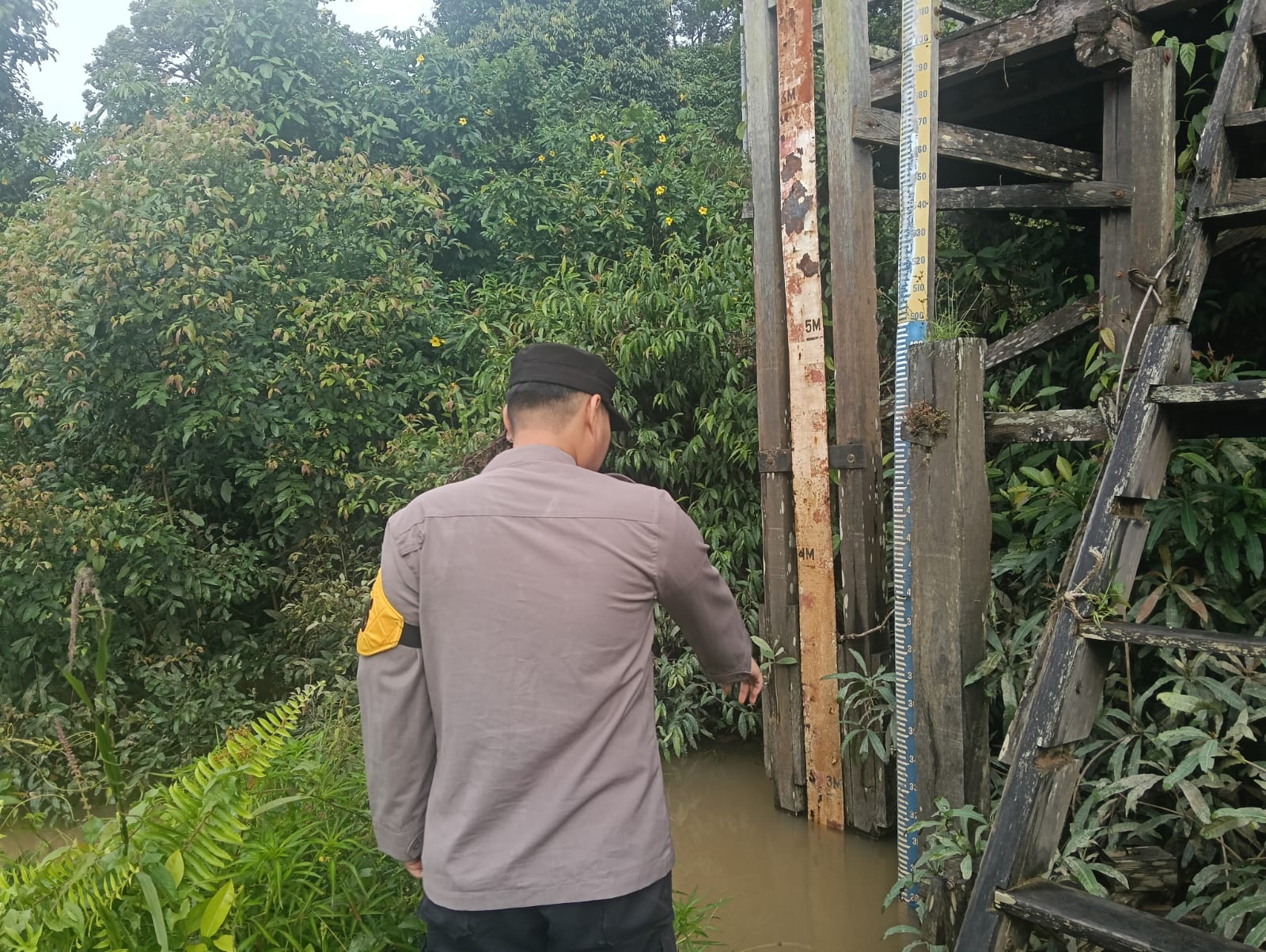 Piket Polsek Cek Debit Air Sungai Lamandau