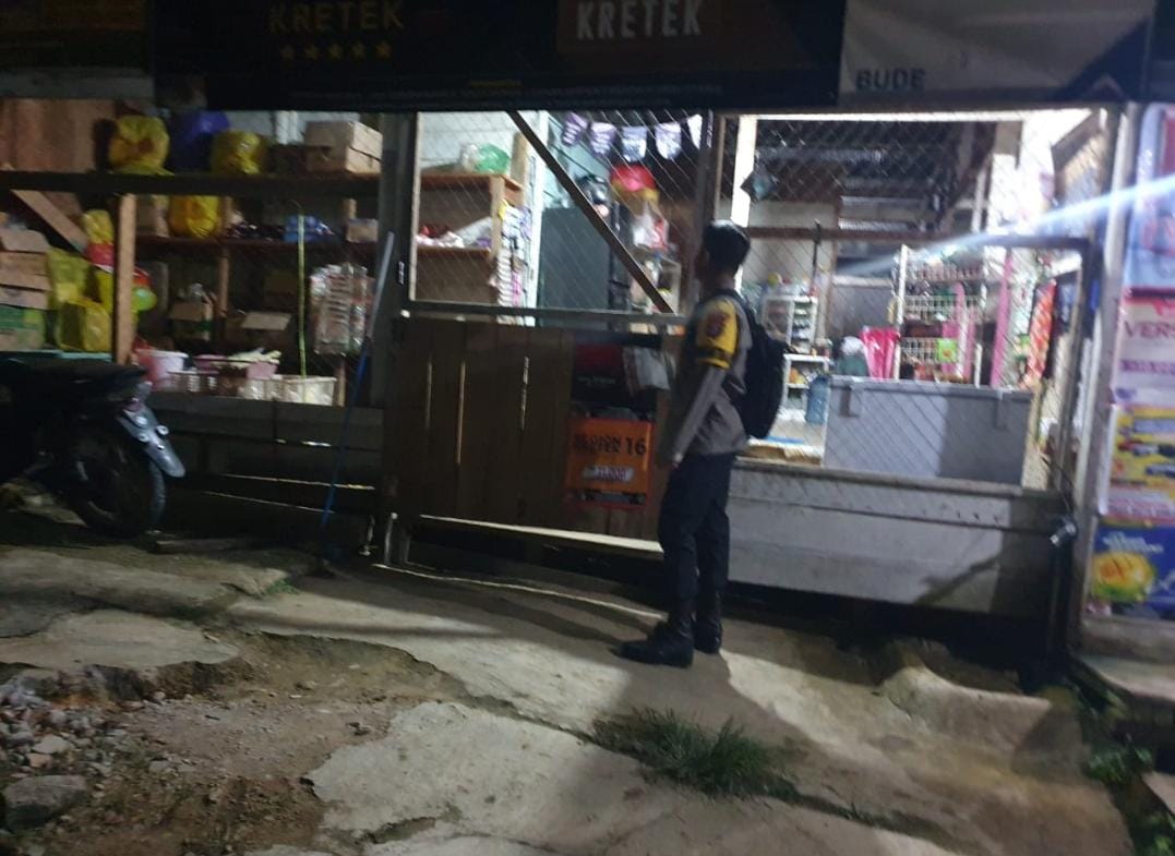 Piket Polsek laksanakan Patroli di Pasar di Wilkum Polsek Delang