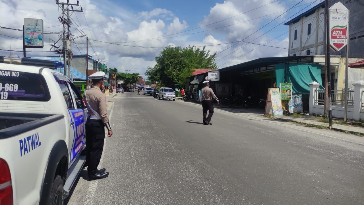 PENLING, Satlantas Polres Katingan Penyuluhan Keliling Kepada Para Pengendara