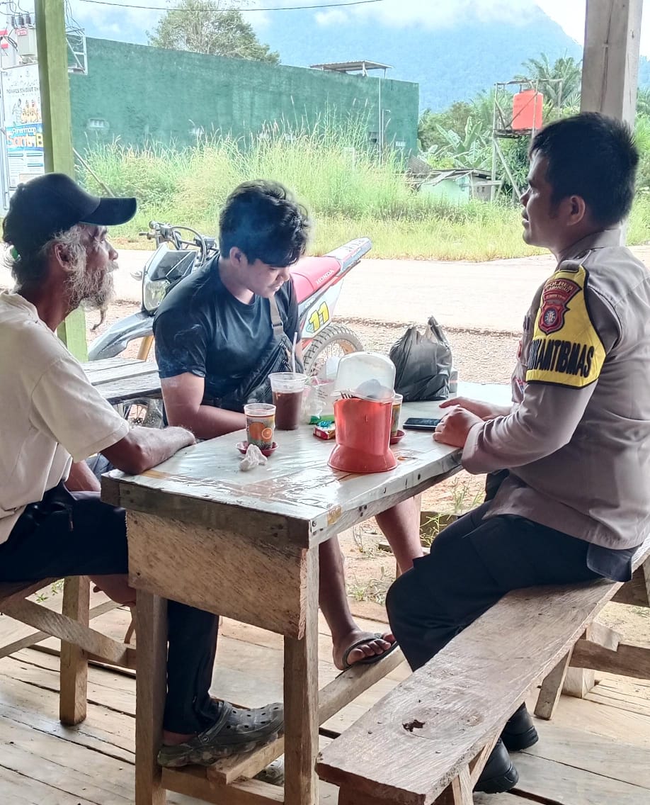 Personil Polsek Sematu Jaya Sambangi Warga Desa Mukti Manunggal, Ajak Bersama Jaga Kamtibmas