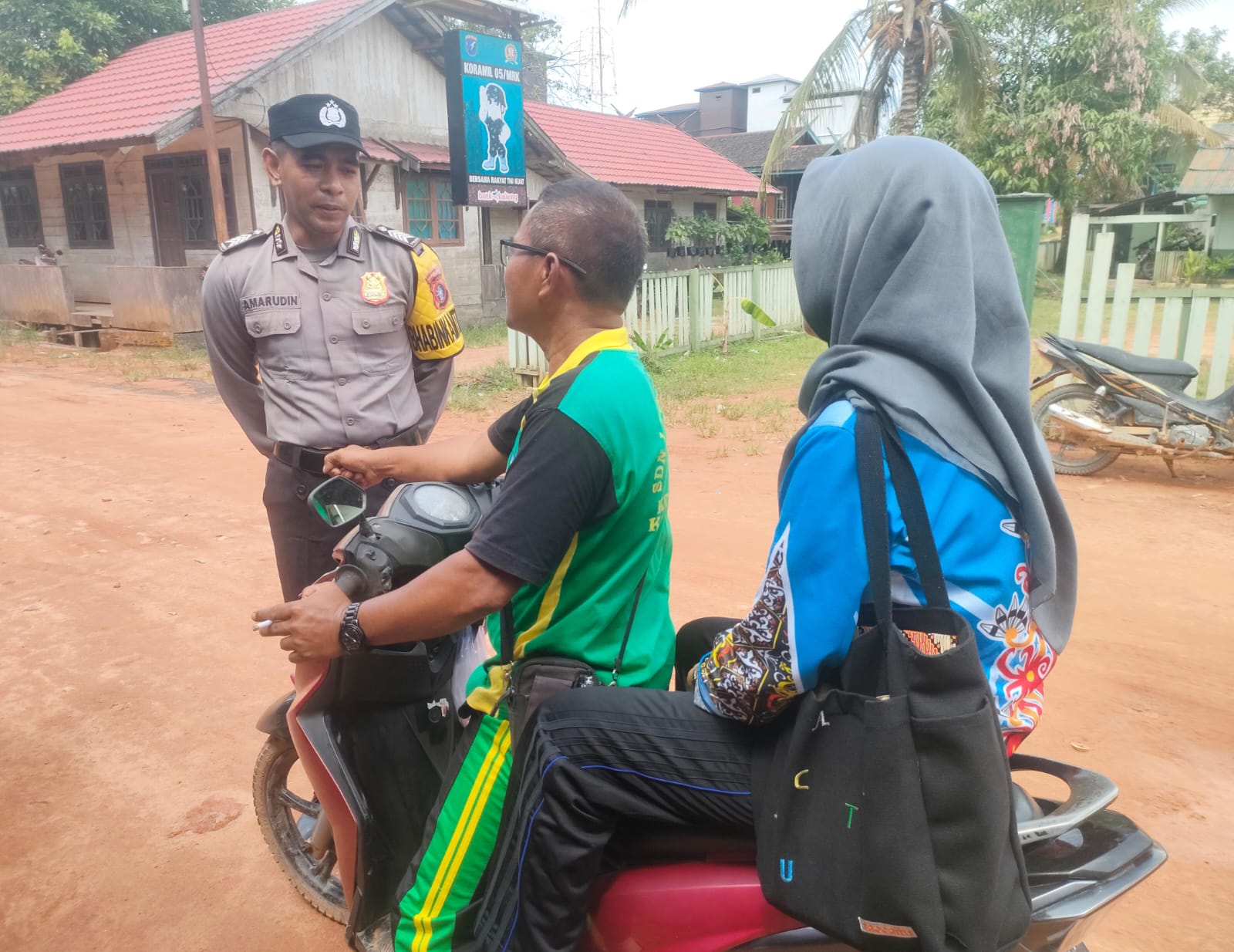 Cooling System Bhabinkamtibmas Polsek Marikit Sambang dan Sosialisasi untuk Wujudkan Situasi Kondusif.