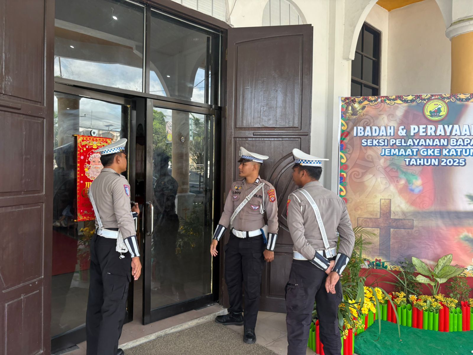 Satlantas Polres Katingan Jaga Keamanan Pada Kegiatan Ibadah Hari Minggu