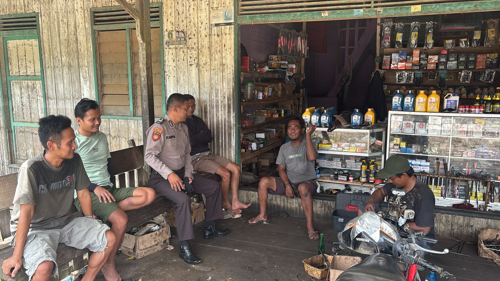 Perkuat Kamtibmas, Polsek Katingan Tengah Sambangi Warga