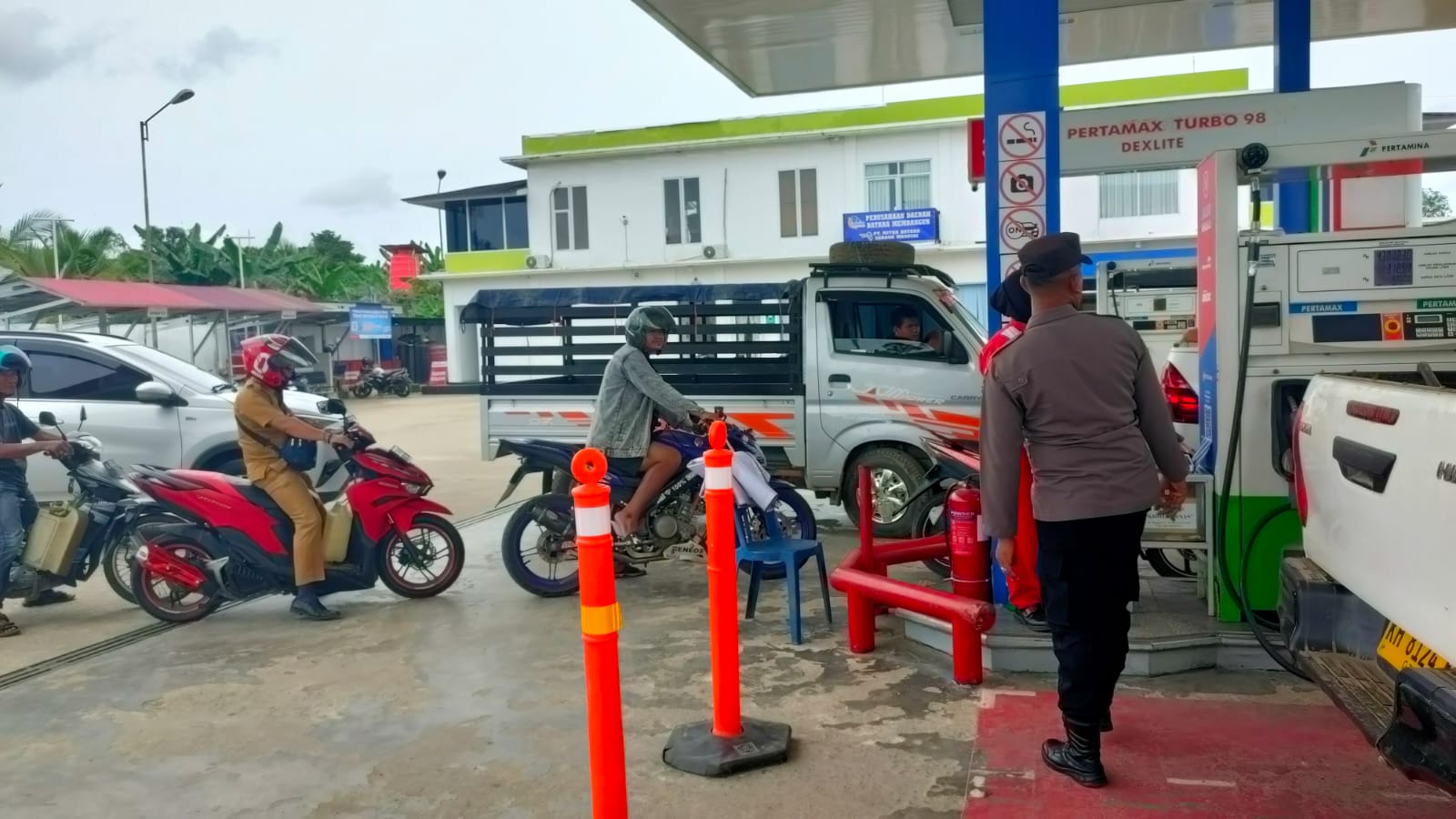 Cegah Ketidakstabilan Situasi di SPBU, Polsek Teweh Patroli ke SPBU Kecamatan Teweh Tengah