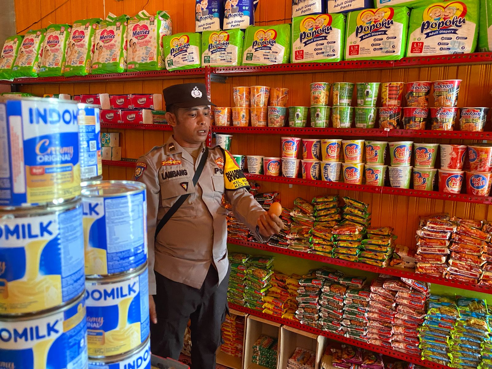 Polsek Montallat Laksanakan Pengecekan Sembako Untuk Pantau Stok Dan Harga Di Pasaran