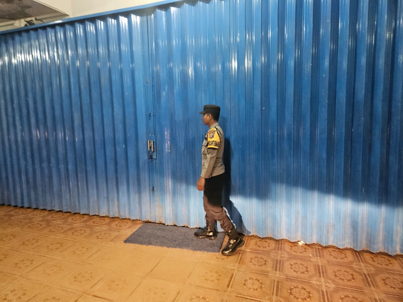 Piket Polsek Patroli kepertokoan diwilkum Polsek Sematu Jaya