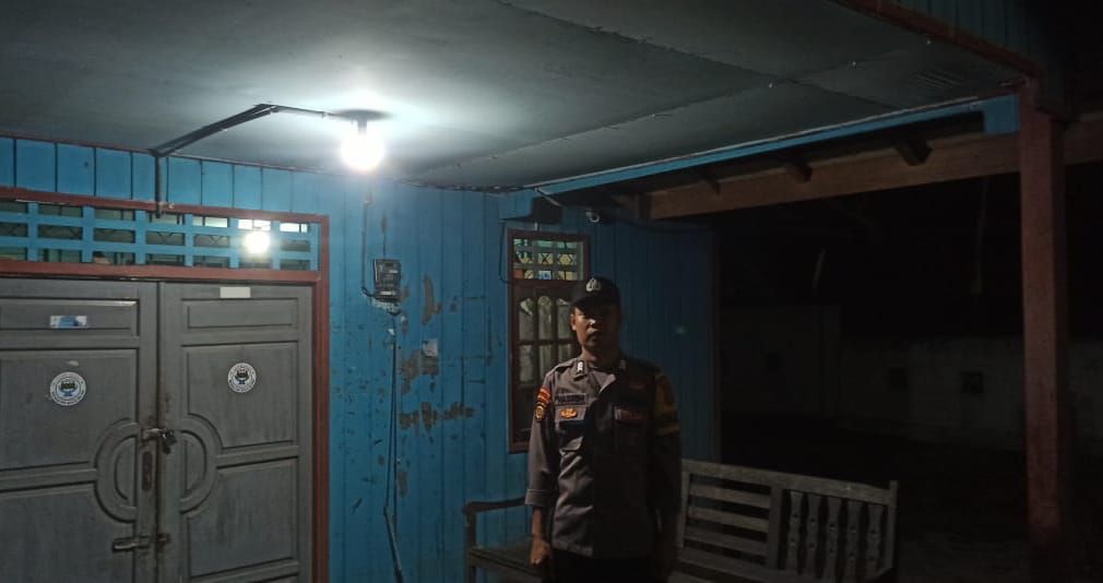 Bhabinkamtibmas Polsek Delang melaksanakan Silaturahmi ke warga masyarakat