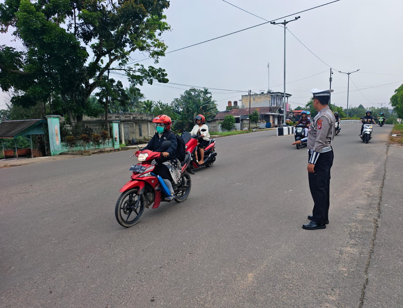 Satuan Lantas Polres lamandau Laksanakan Pengaturan Lalin Pada Pagi hari