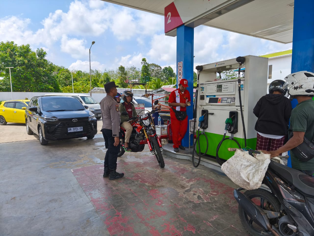 Berikan Rasa Aman dan Nyaman di SPBU, Polsek Teweh Patroli ke SPBU di Wilayah Kecamatan Teweh Tengah
