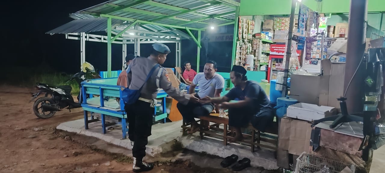 Piket Polsek Bulik melaksanakan sambang dan Silaturahmi kemasyarakat